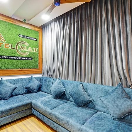 Hotel O Max Surat Luaran gambar