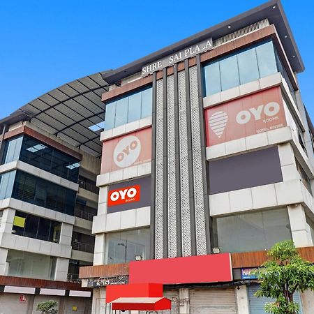 Hotel O Max Surat Luaran gambar