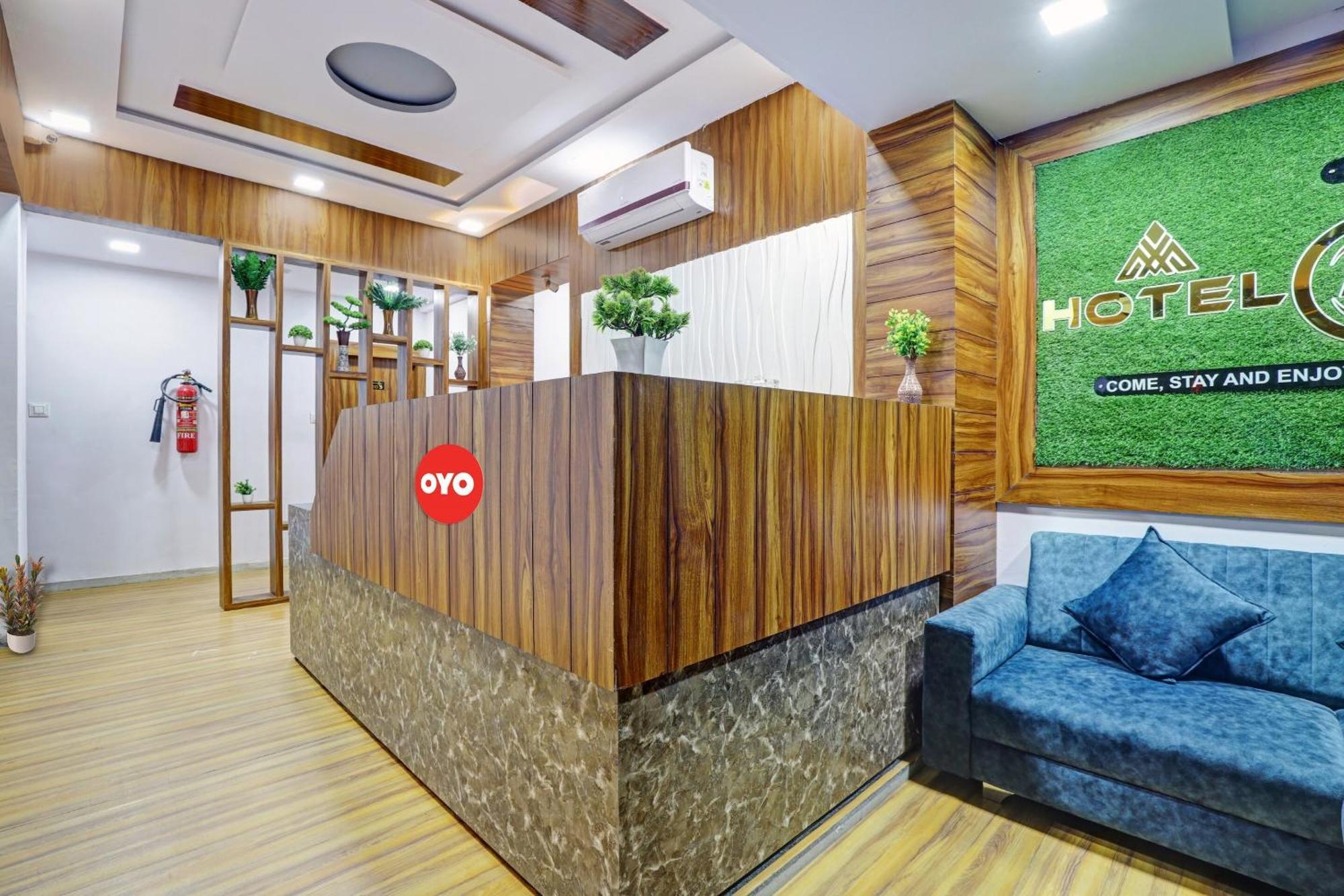 Hotel O Max Surat Luaran gambar
