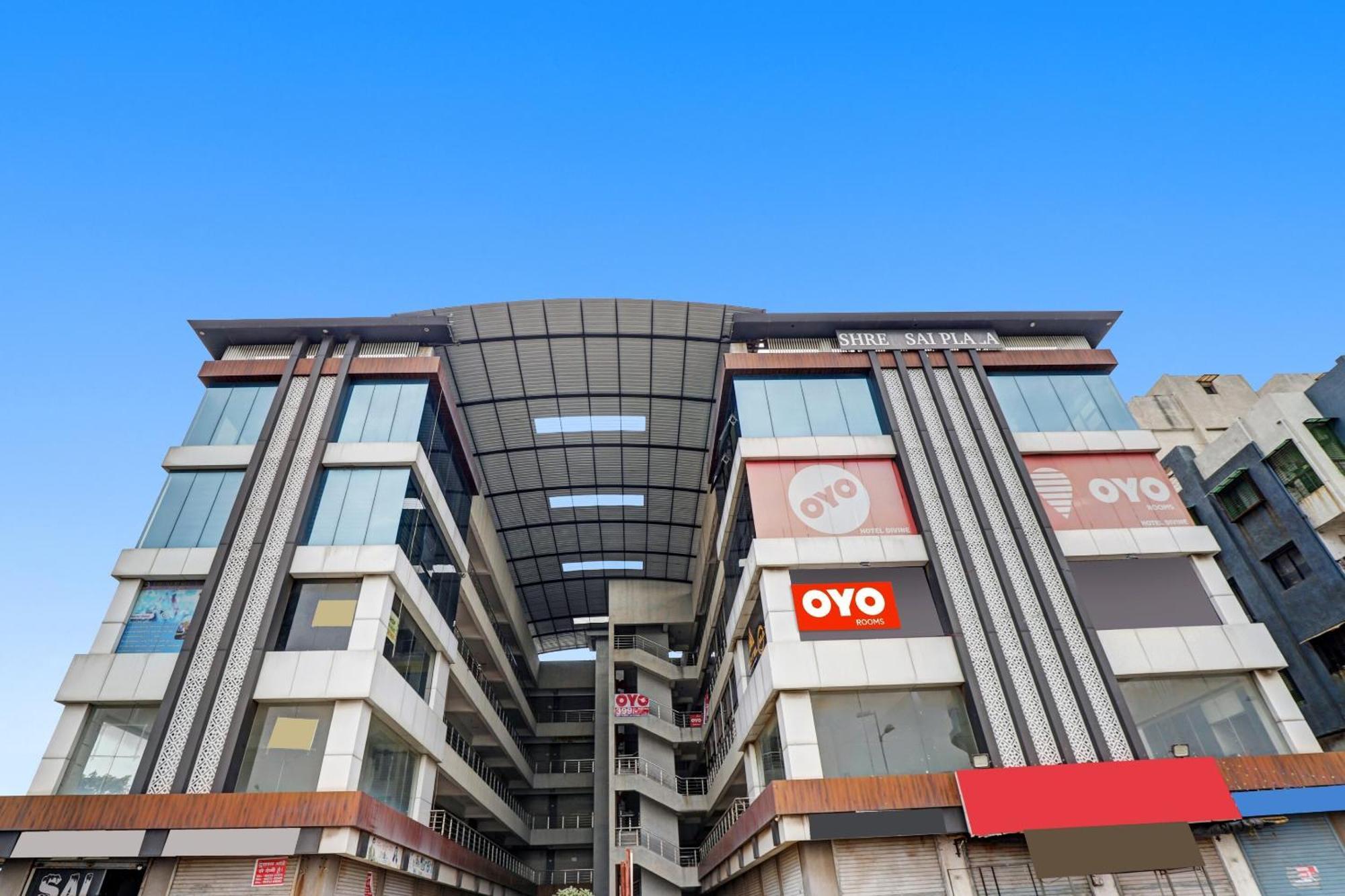 Hotel O Max Surat Luaran gambar