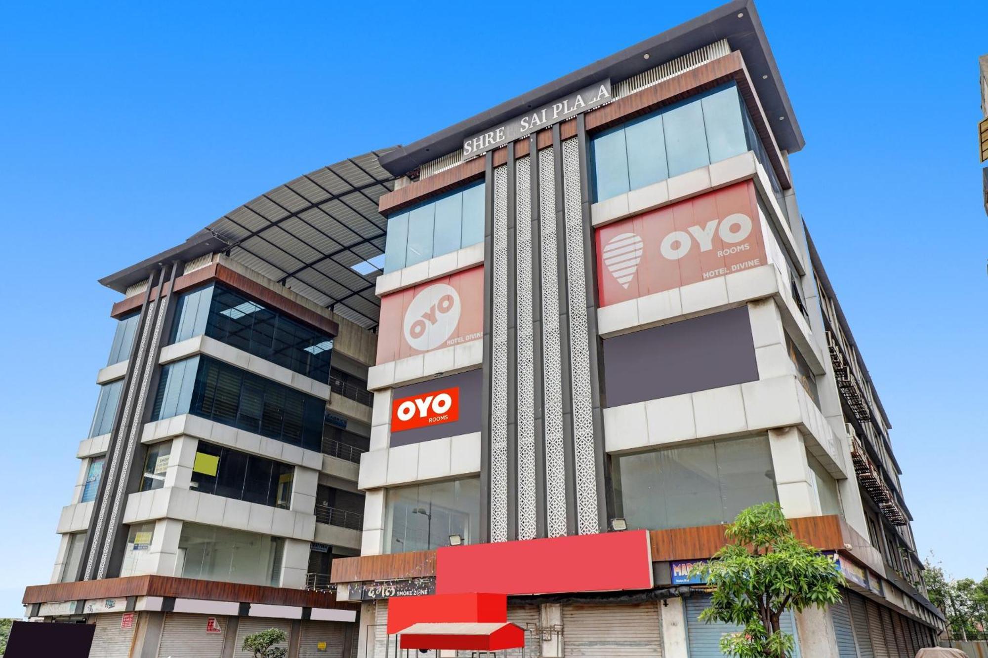 Hotel O Max Surat Luaran gambar